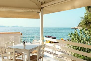 Enjoy Lichnos Bay Village, Camping, Hotel & Apartments