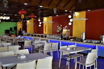 Golden Phoenix Hotel Boracay