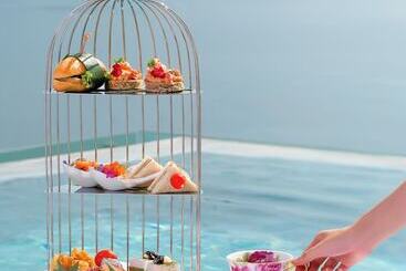 هتل A La Carte Da Nang Beach