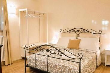 هتل Antica Residenza Montereano