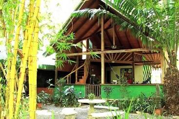 هتل Casa Manglar Villa