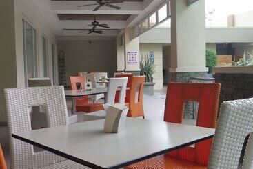 هتل Circle Inn  Iloilo City Center