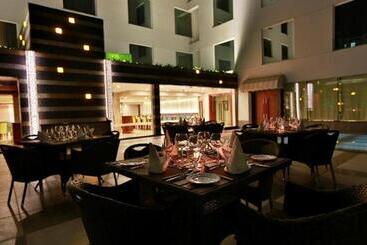 هتل Golden Tulip Vasundhara