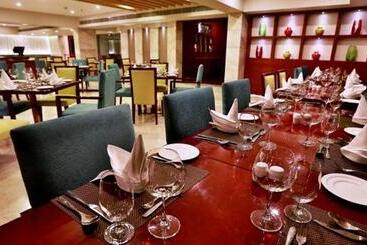 هتل Golden Tulip Vasundhara