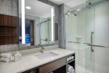 هتل Hilton Garden Inn Boston Logan Airport