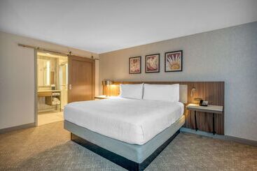 هتل Hilton Garden Inn Boston Logan Airport