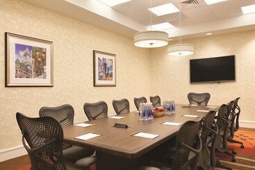 هتل Hilton Garden Inn Boston Logan Airport