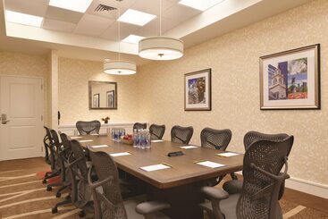 هتل Hilton Garden Inn Boston Logan Airport