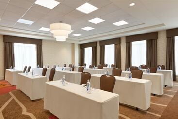 هتل Hilton Garden Inn Boston Logan Airport