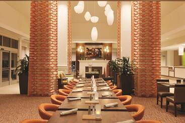 هتل Hilton Garden Inn Boston Logan Airport