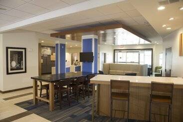 هتل Holiday Inn Express & Suites Port Huron, An Ihg