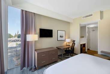 هتل La Quinta Inn & Suites By Wyndham Tulsa Downtown   Route 66