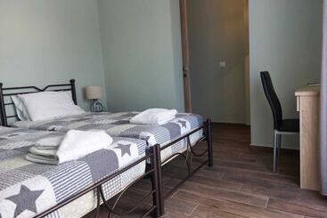 هتل Omega Rooms Anaxos