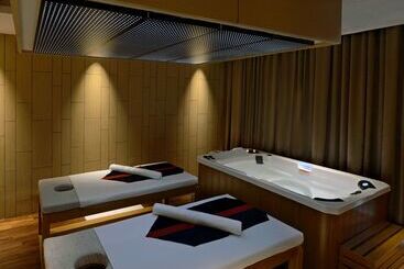 هتل Radisson Blu Chattogram Bay View