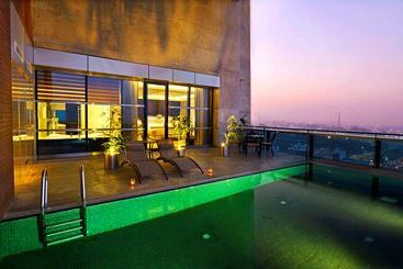 هتل Radisson Blu Chattogram Bay View