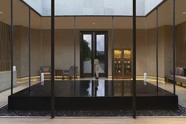 בית מלון כפרי Roseate House New Delhi