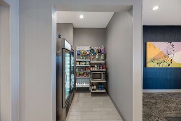 هتل Spark By Hilton Midland South