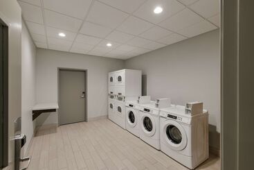 هتل Spark By Hilton Midland South