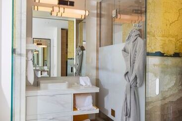 The Envoy Hotel, Autograph Collection
