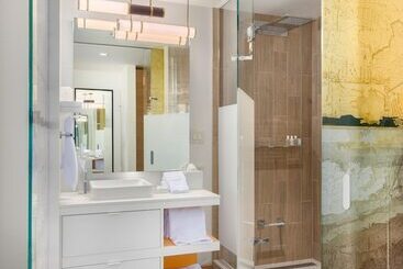 The Envoy Hotel, Autograph Collection