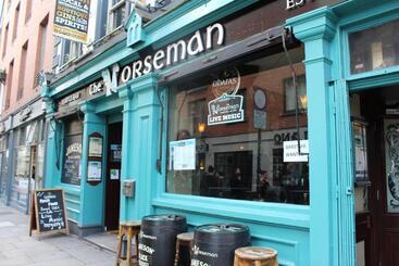 Отель The Norseman Temple Bar