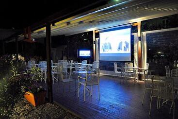 هتل Tony's Beach