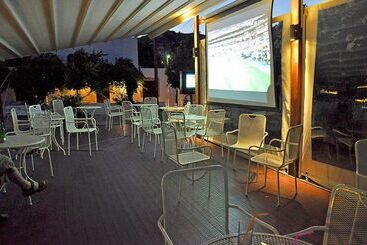 هتل Tony's Beach