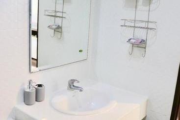 Пансион Baan Oui Phuket Guest House