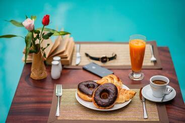 پانسیون Five Rose Siem Reap Hostel