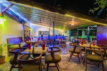 پانسیون Five Rose Siem Reap Hostel