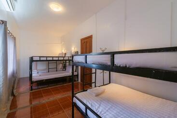 پانسیون Five Rose Siem Reap Hostel