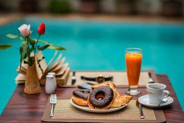 پانسیون Five Rose Siem Reap Hostel