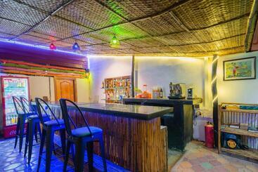 پانسیون Five Rose Siem Reap Hostel