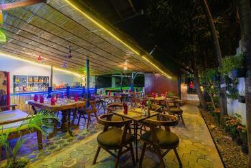 پانسیون Five Rose Siem Reap Hostel
