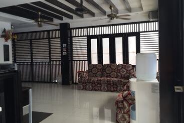 پانسیون The Bird Cage Patong Guesthouse