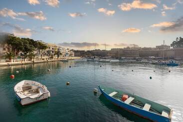 Well Located Townhouse & Courtyard Kalka   Happy Rentals - Kalkara