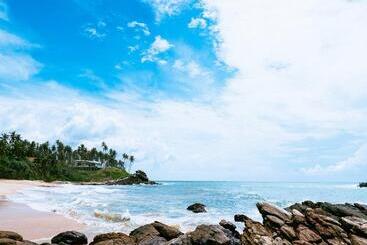 Anantara Peace Haven Tangalle Resort