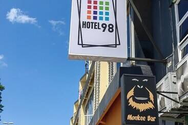 هتل 98