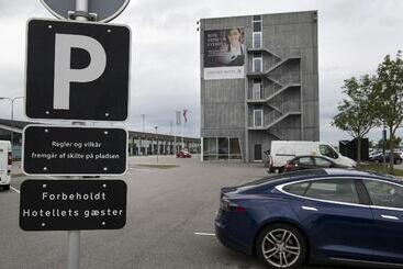 هتل Aalborg Airport