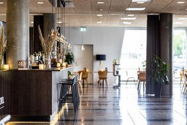 هتل Aalborg Airport