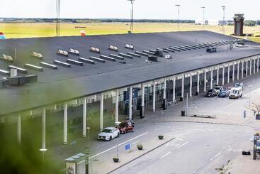 هتل Aalborg Airport