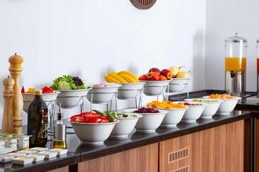 هتل Doubletree By Hilton Shymkent