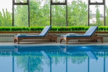 هتل Doubletree By Hilton Shymkent