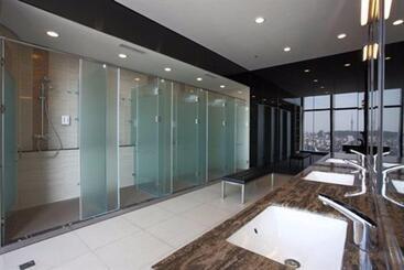 هتل Grand Madison Qingdao Harbourview Central（former Qingdao Farglory ）
