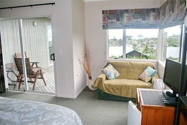 هتل Hahei Horizon Bed & Breakfast