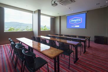 هتل Hampton By Hilton Yopal