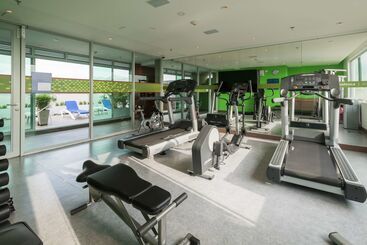 هتل Hampton By Hilton Yopal