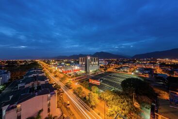 هتل Hampton By Hilton Yopal