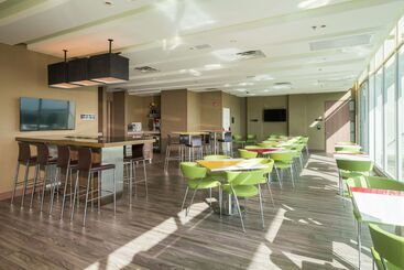 هتل Hampton By Hilton Yopal