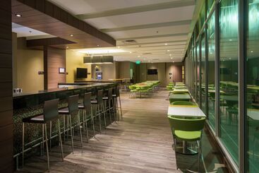 هتل Hampton By Hilton Yopal